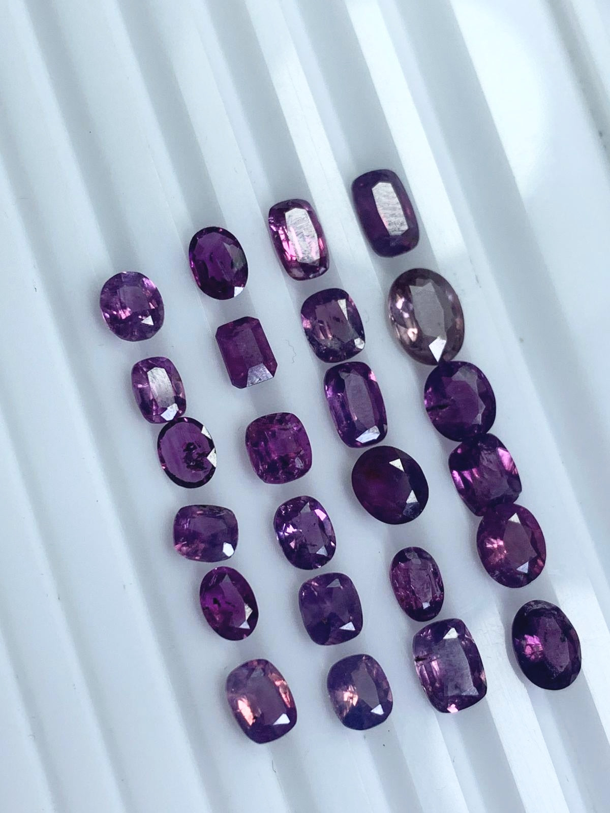 natural purplish pink Kashmir sapphire 17 carats

