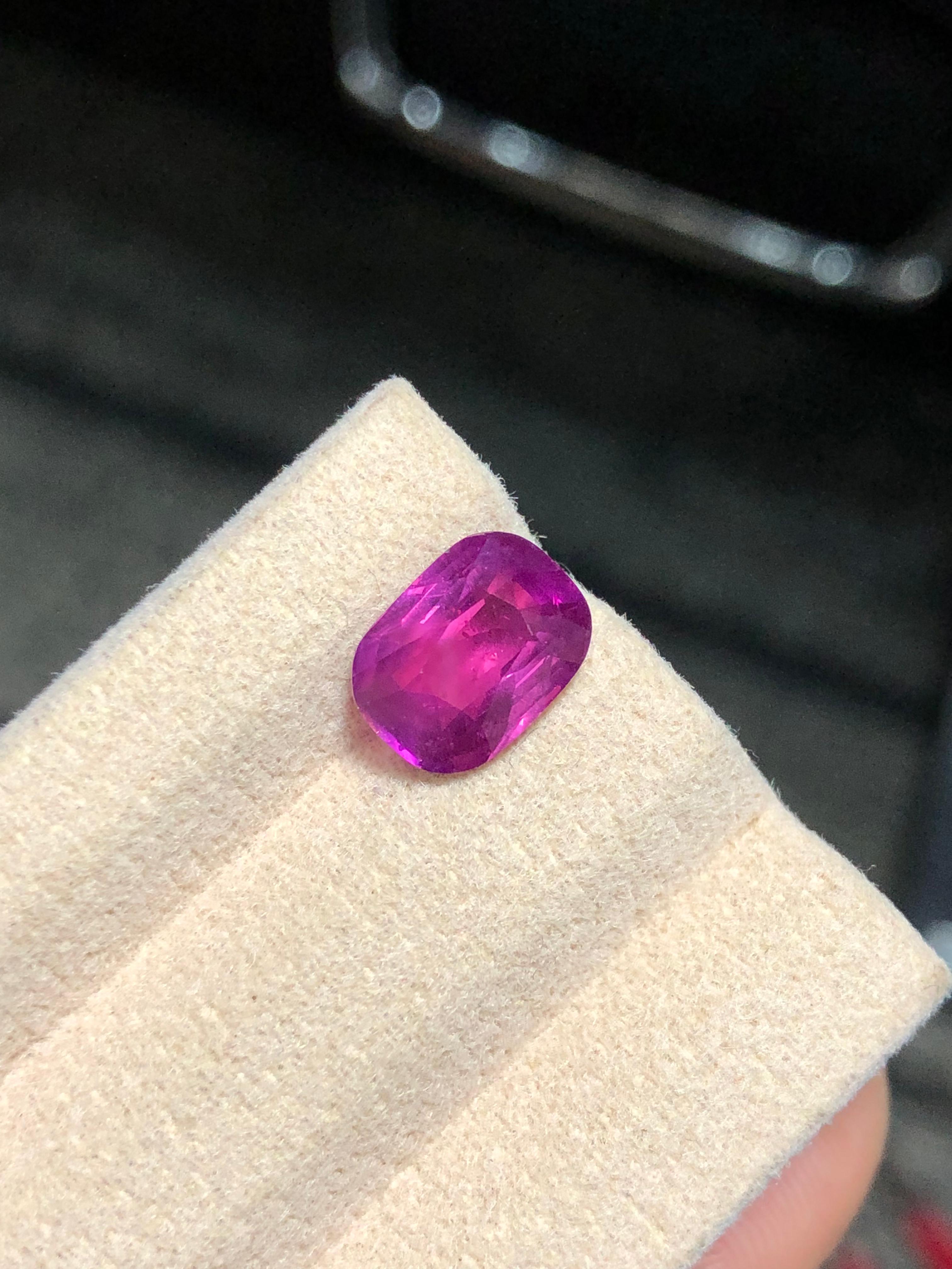 high quality 3 ct Kashmir sapphire stone

